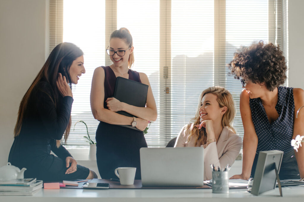 Profissionais em reunião de trabalho